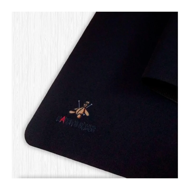 Tapete de Neopreno 140x80cm - Negro Liso de Maldito Games en Tapetes | La Cueva Roja
