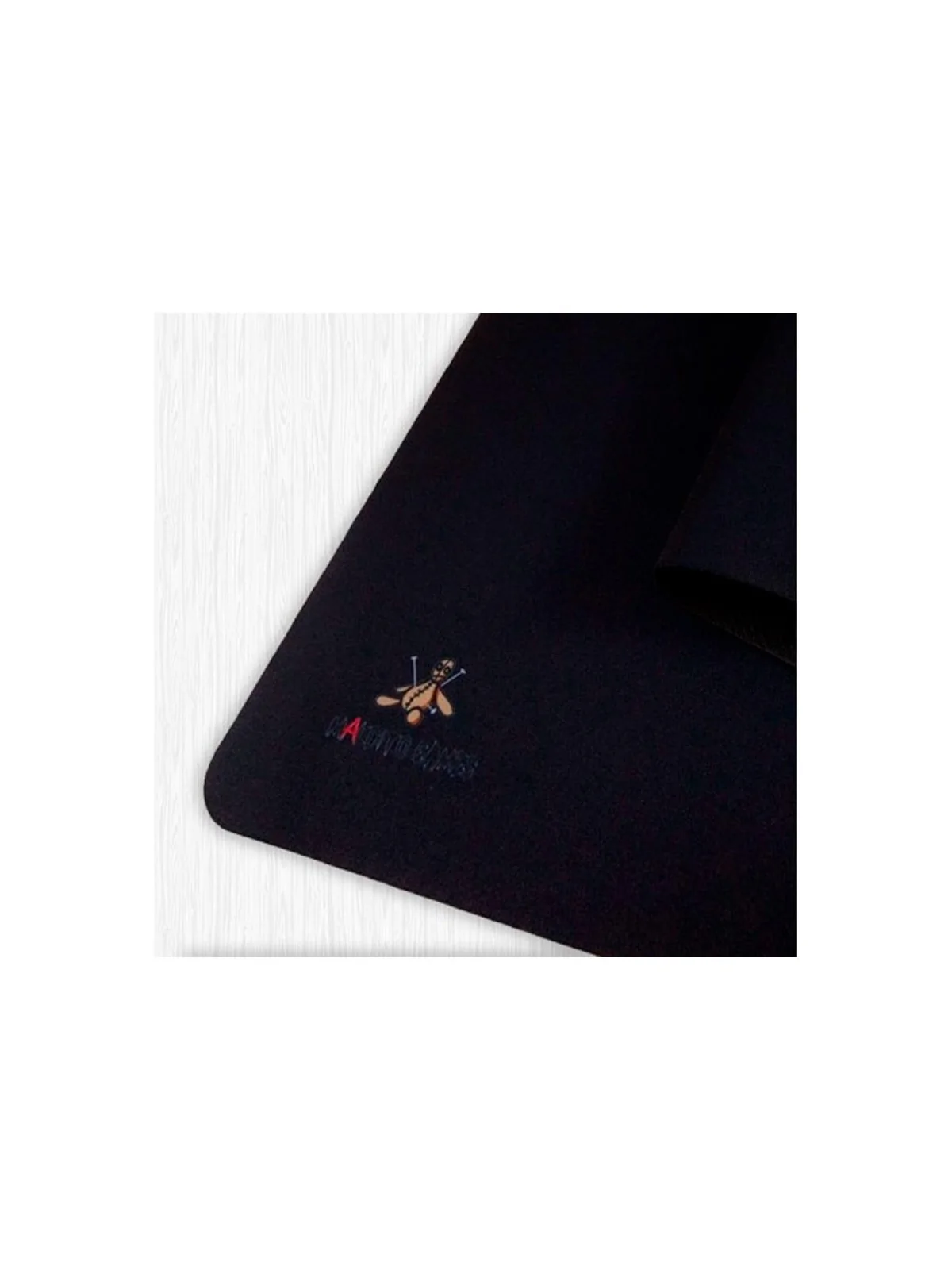 Tapete de Neopreno 140x80cm - Negro Liso de Maldito Games en Tapetes | La Cueva Roja