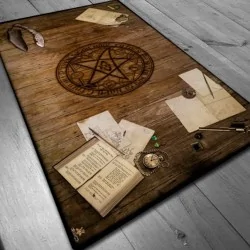 Tapete de Neopreno 140x80cm - Mesa Lovecraft de Maldito Games en Tapetes | La Cueva Roja
