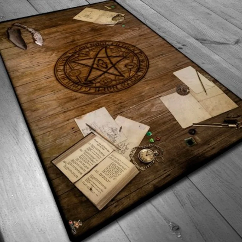 Tapete de Neopreno 140x80cm - Mesa Lovecraft de Maldito Games en Tapetes | La Cueva Roja