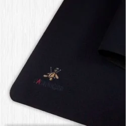 Tapete de Neopreno 150x90cm - Negro Liso de Maldito Games en Tapetes | La Cueva Roja
