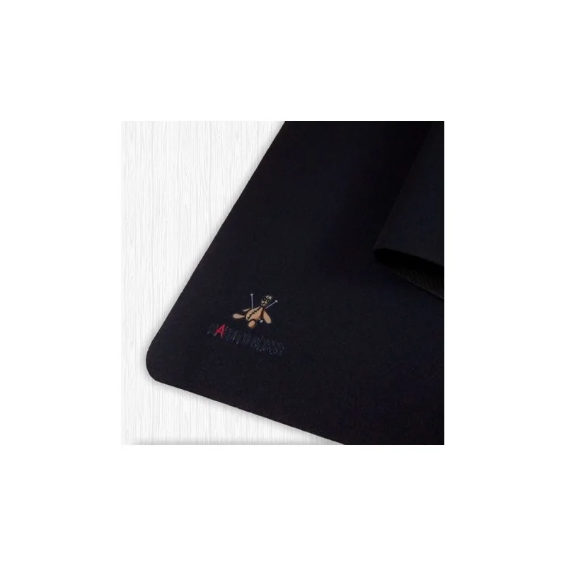 Tapete de Neopreno 150x90cm - Negro Liso de Maldito Games en Tapetes | La Cueva Roja