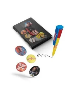 Set VHS: Stationery Set - Chucky (Notebook, Badges and Pen)) de SD GAMES en Papelería | La Cueva Roja