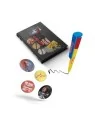 Set VHS: Stationery Set - Chucky (Notebook, Badges and Pen)) de SD GAMES en Papelería | La Cueva Roja