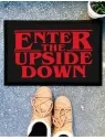 Felpudo Stranger Things Enter The Upside Down de Grupo Erik en Decoración | La Cueva Roja