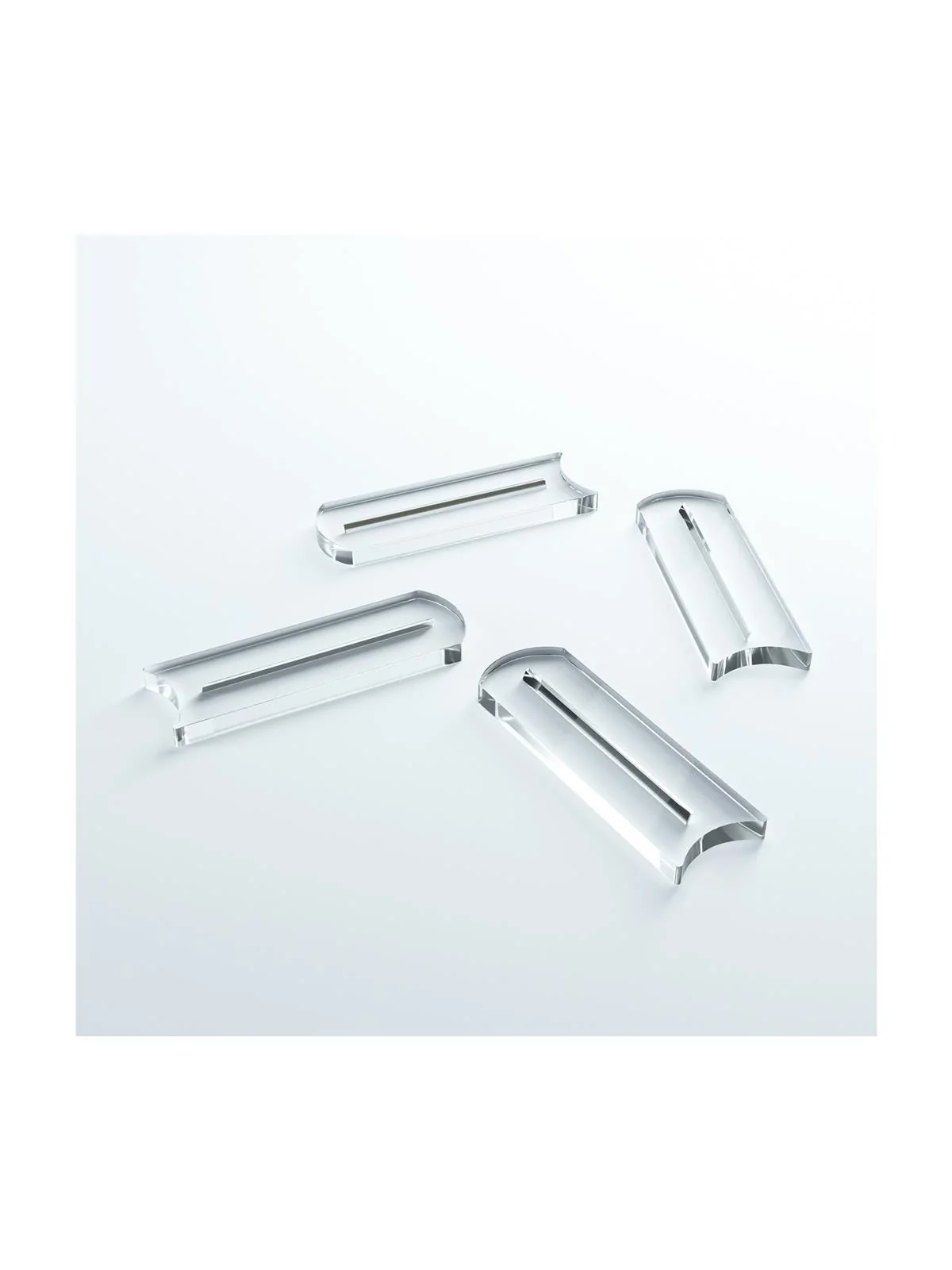 Premium Card Stands Set 4x Acrylic de Gamegenic en Otros | La Cueva Roja